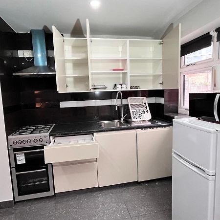 Full Studio Near Heathrow Airport & London Hayes  Exterior photo